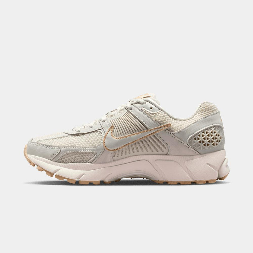 Zapatillas Nike Zoom Vomero 5 Con Detalles Reflectantes - Mujer