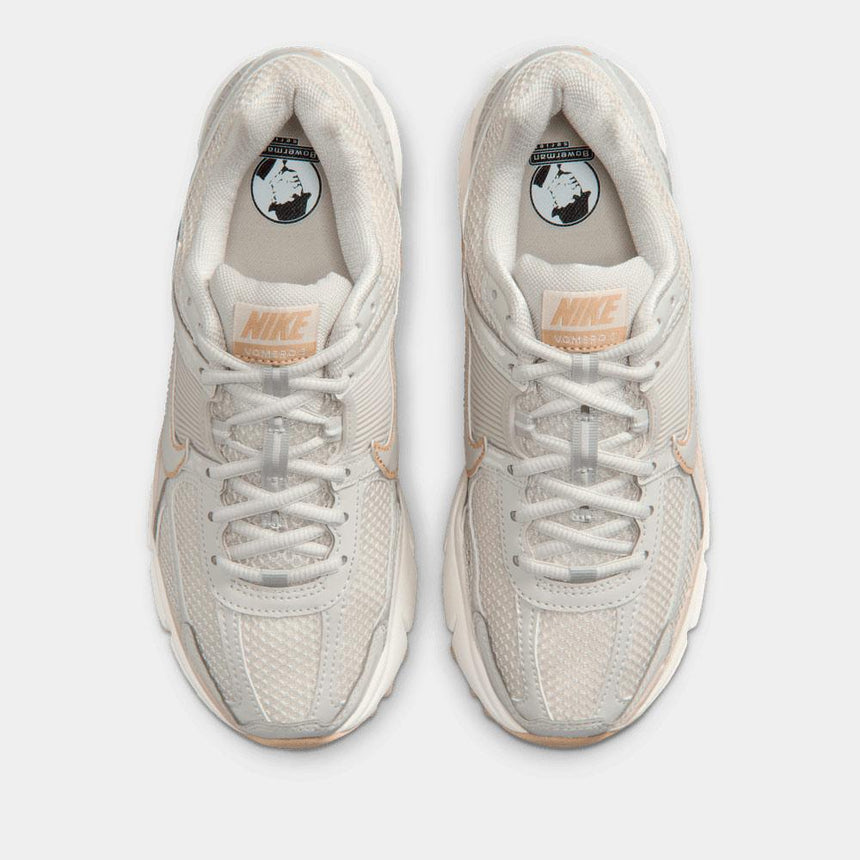 Zapatillas Nike Zoom Vomero 5 Con Detalles Reflectantes - Mujer