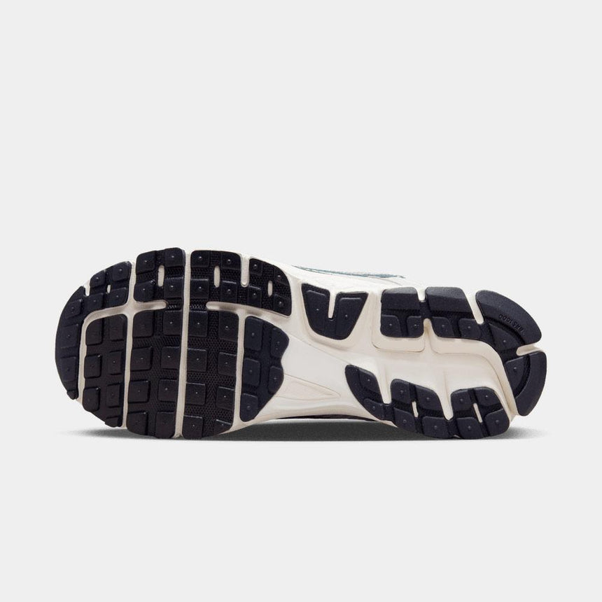 Zapatillas Nike Zoom Vomero 5 - Mujer